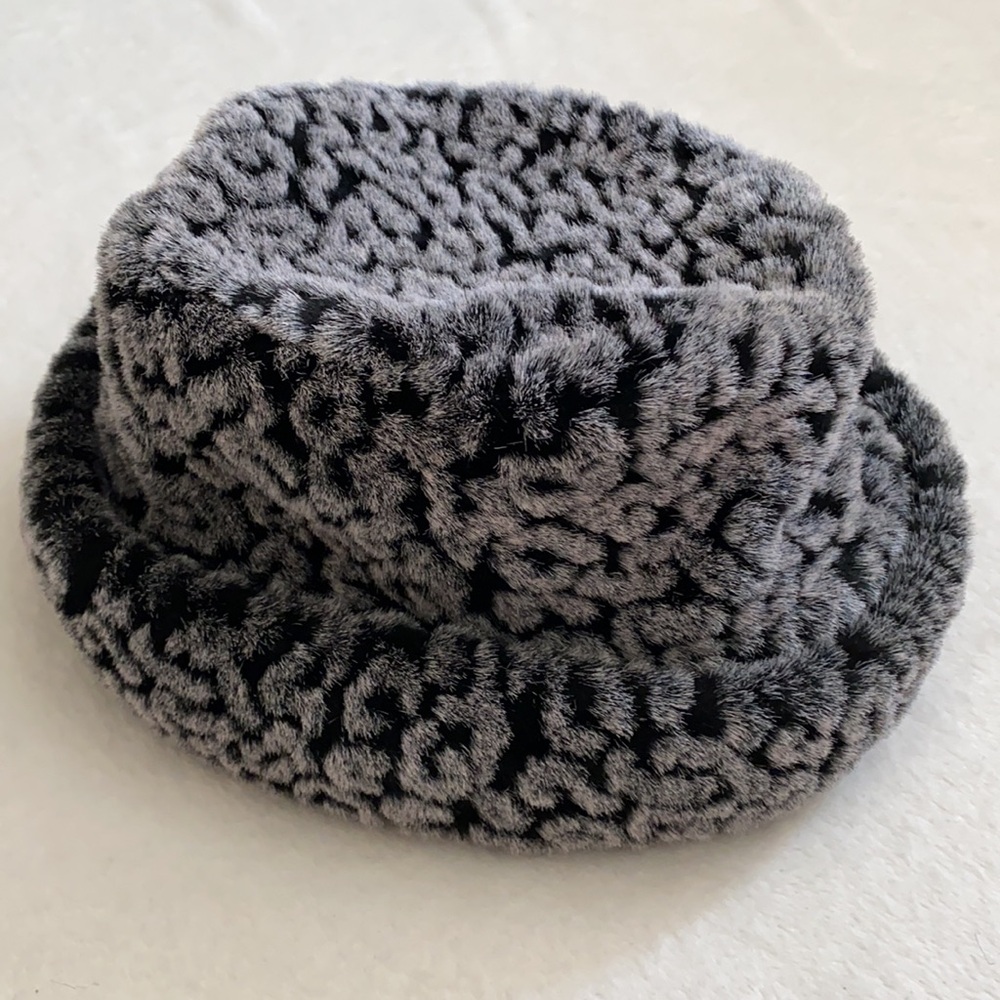 {VTG} Ben Berger | Faux Fur Leopard Print Bucket Hat 90s Y2K Gray/Black (OS)